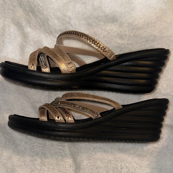 Skechers Women's Metallic Strappy Sandals - Picture 4 of 6